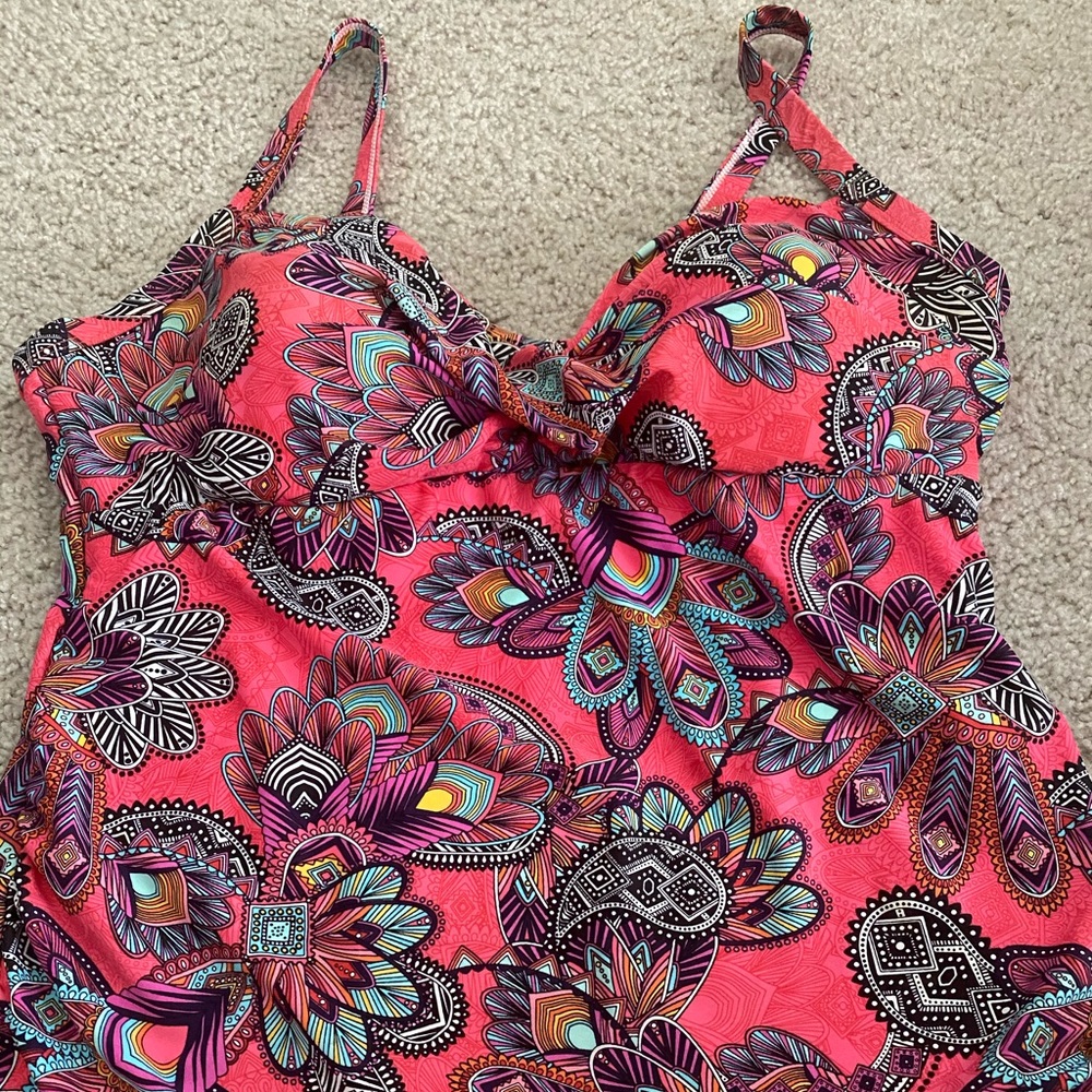 SOLD.  Women’s Plus Size Tankini Top Sz 18W